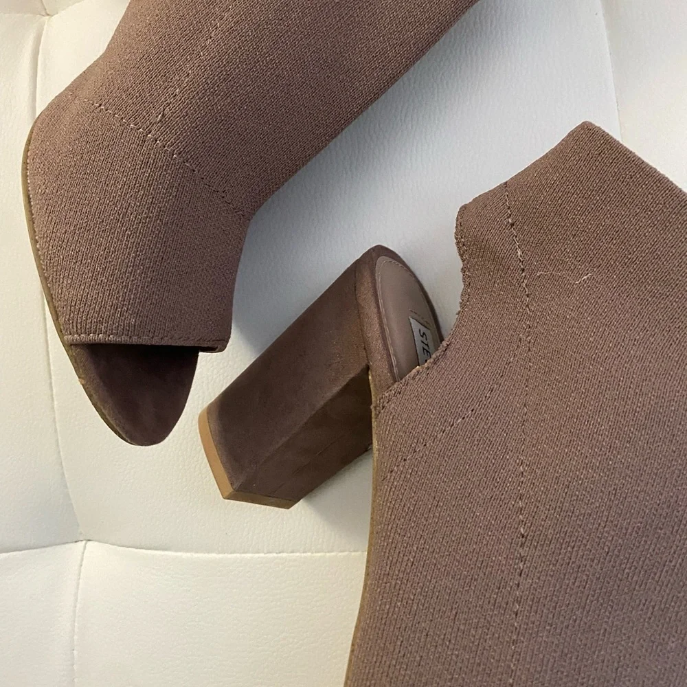 Steve Madden Mauve Neutral Knit Heels